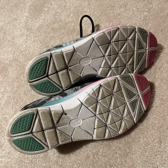 Nike womens running shoes - Picture 2 of 5